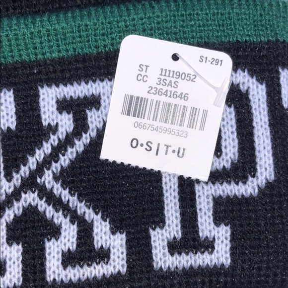 NWT VS PINK Logo Winter Pom Pom Hat - Picture 3 of 3